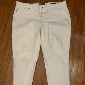 Viggos Elaine Distressed Girlfriend Jean